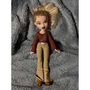 MGA CLOE Bratz Girl Doll Dressed Brownish Floral L/S  Tan Pants Tan Brown Boots
